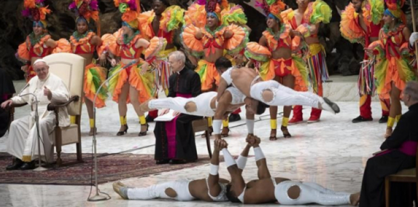El papa Francisco agradece a los artistas del Circo de Cuba por gran espectáculo en el Vaticano