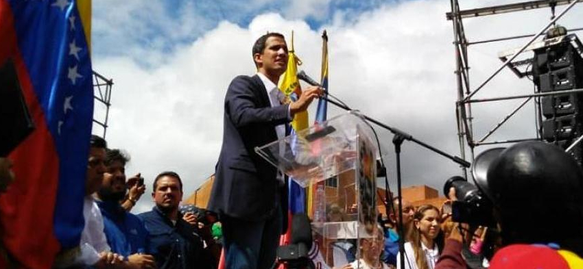 Juan Guaidó se proclama presidente interino de Venezuela