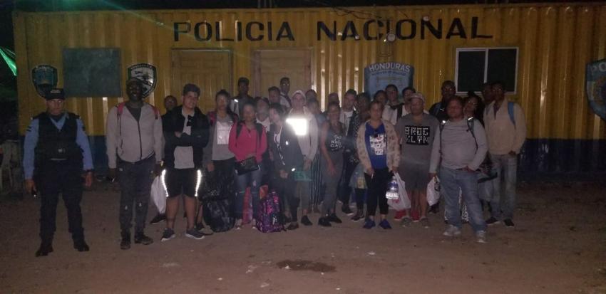 Autoridades en Honduras detiene a 30 cubanos sin documentos que intentaban avanzar hasta Estados Unidos
