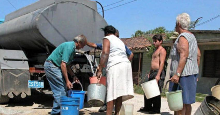 Cubanos pasan tres días sin agua en Santi Spíritus