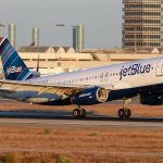 "Pánico a bordo": vuelo de JetBlue aterriza de emergencia en Tampa tras pérdida de altitud que dejó varios pasajeros heridos Jetblue_A320-espacio-asientos