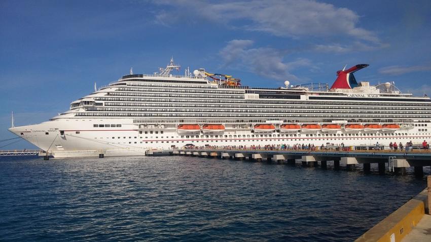 Un total de 27 personas a bordo de un crucero de Carnival dan positivo al COVID-19