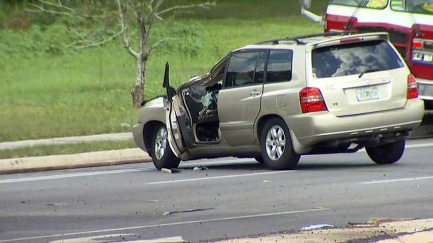 Accidentes - Accidentes de Aeronaves (Civiles) Noticias,comentarios,fotos,videos.  - Página 18 Avioneta-accidente-suv