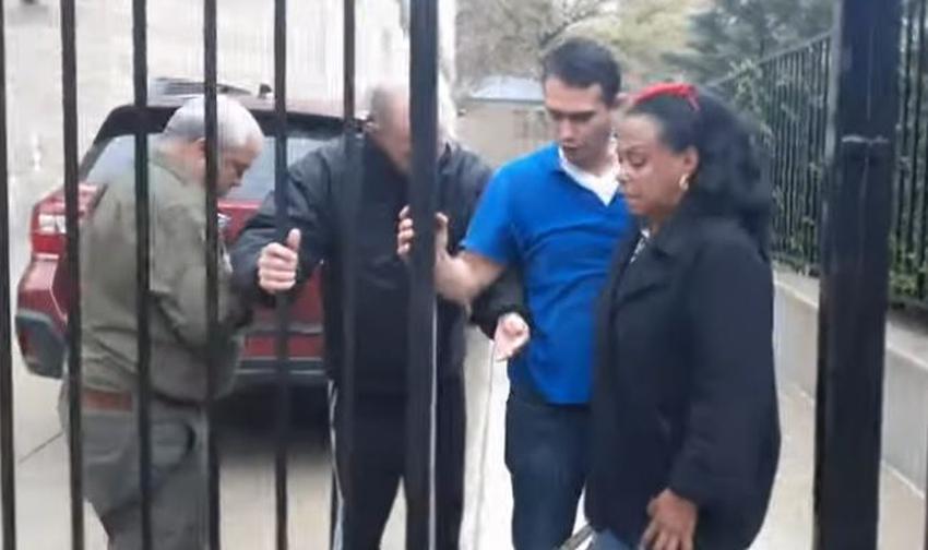 Funcionarios expulsan de la embajada cubana en Washington a una exiliada política que fue a pedir por su hijo