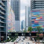 Miami lidera las ciudades de Florida que requieren un salario superior a los 200 mil para que una familia viva holgadamente miami-brickell-calle-8