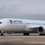 Otra aerolínea se retira: LATAM suspende su ruta Lima–La Habana por la escasez de combustible en la isla LATAM