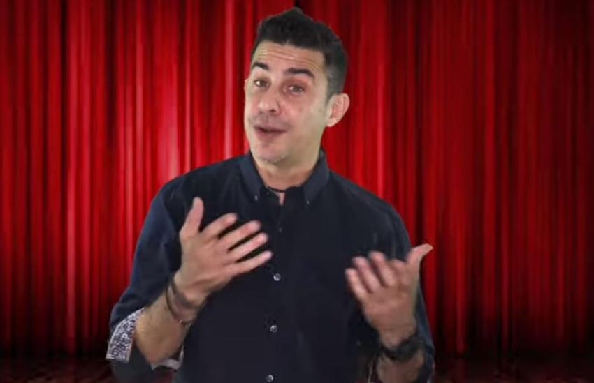 Actor cubano Roberto San Martín explica en divertido monólogo su pasión por ser Youtuber