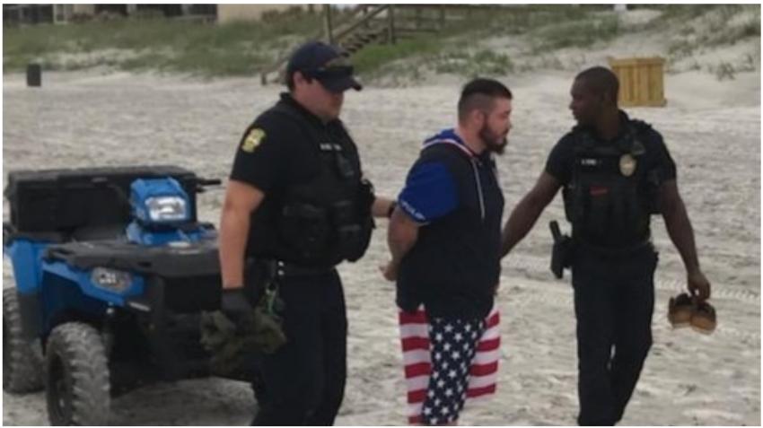 Policía en Florida arresta en la playa a sospechoso de homicidio que llevaba meses prófugo