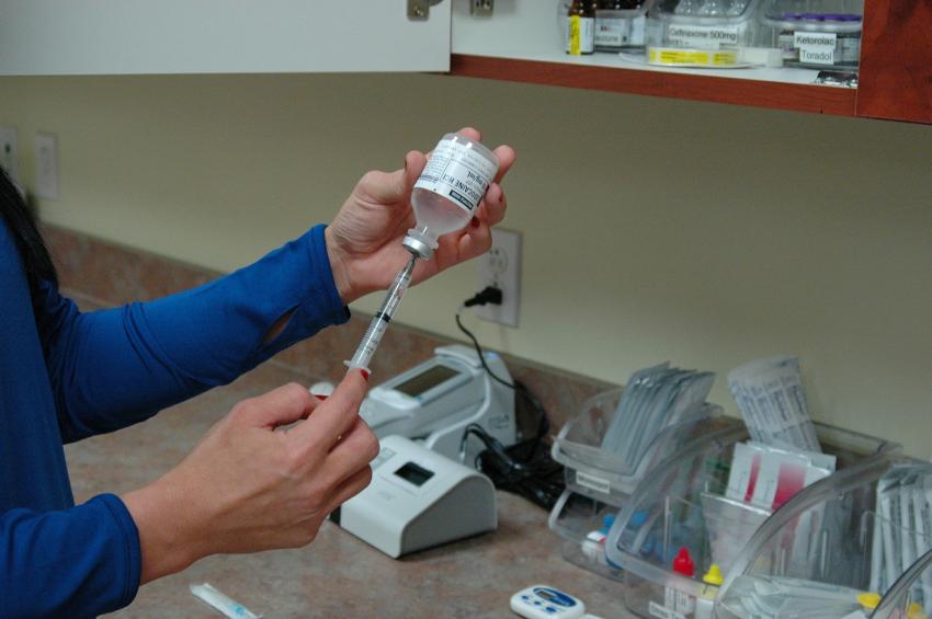 La FDA dio permiso a Pfizer y a BioNTech para acelerar sus estudios con dos vacunas contra el Covid-19