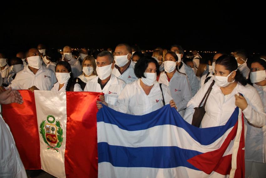 Médicos cubanos en Perú
