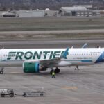 Alerta en pleno vuelo: aviรณn de Frontier rumbo a Puerto Rico es desviado a Miami por presunta fuga de combustible frontier-airlines