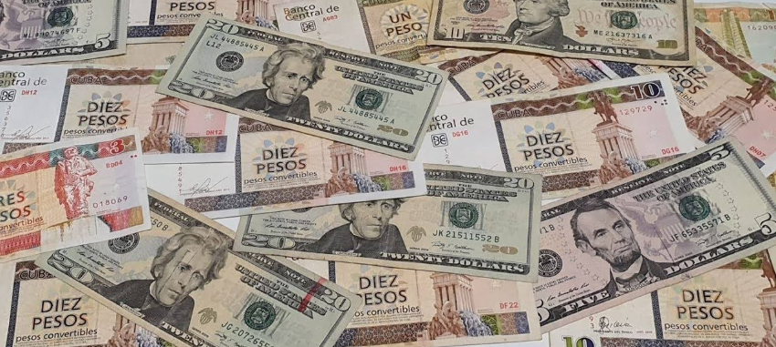 Aumentan los operativos contra los vendedores ilegales de dólares "cambistas" en Cuba