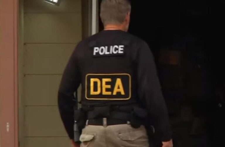 Agente de la DEA en Miami confiesa que conspiró con un cartel de la droga en Colombia Agente de la DEA en Miami confiesa que conspiró con un cartel de la droga en Colombia