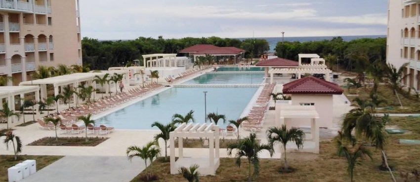 Casi al concluir el primer hotel de GAESA en la península de Ramón de Antilla, Holguín