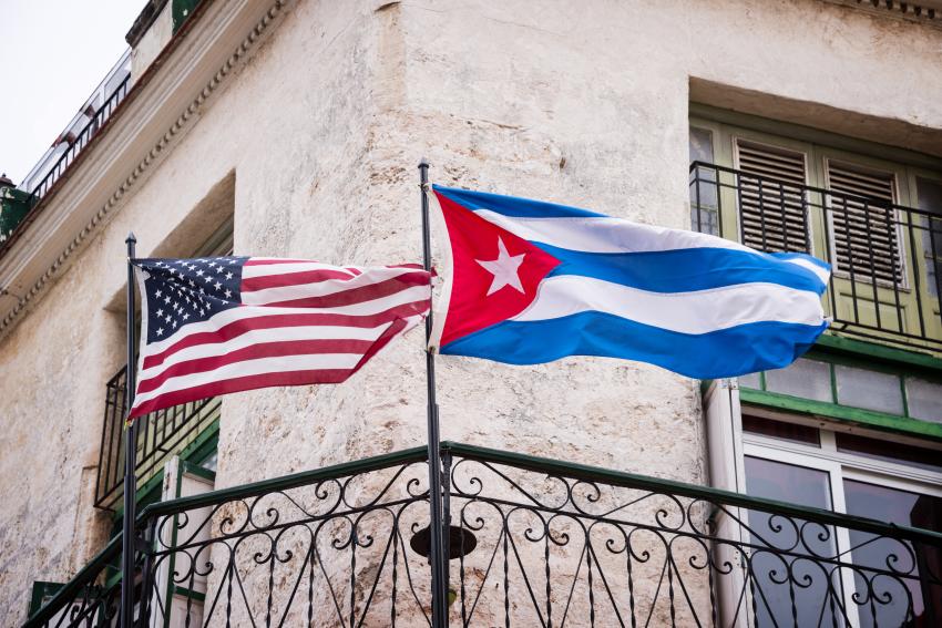 Estados Unidos insiste: "Estamos revisando la política hacia Cuba"