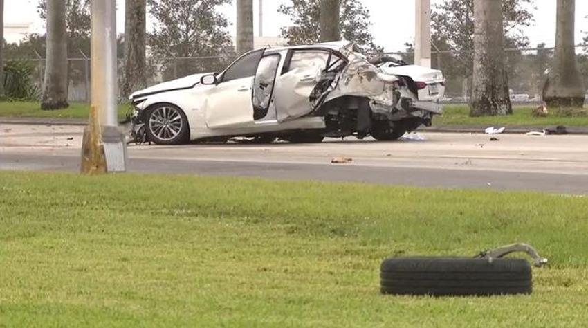 Un vehículo se estrella contra una palma en el suroeste de Miami Dade dejando a 4 adultos y 1 niño heridos de gravedad