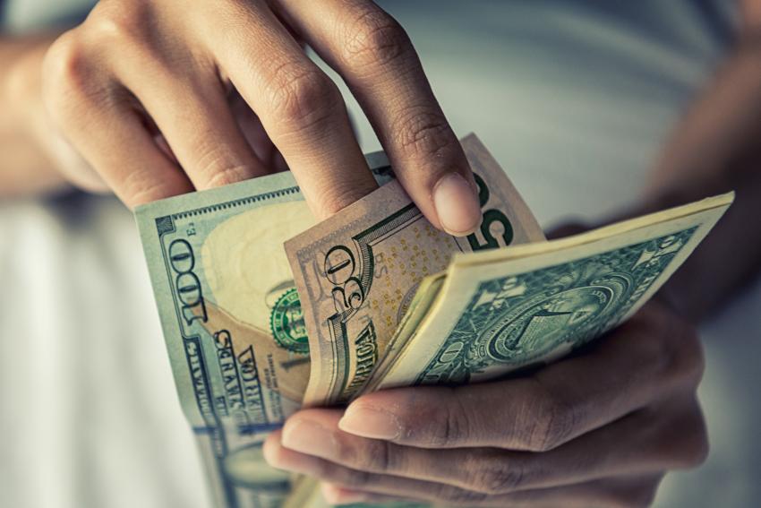 Cuba dejará de aceptar depósitos en dólares en efectivo en todos los bancos de la isla