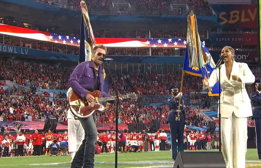 Eric Church y Jazmine Sullivan con estilos diferentes cantan juntos el
