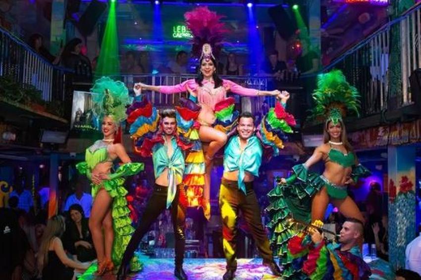 Conocido local de South Beach Mango’s Tropical Cafe  reabre sus puertas después de más de un año cerrado