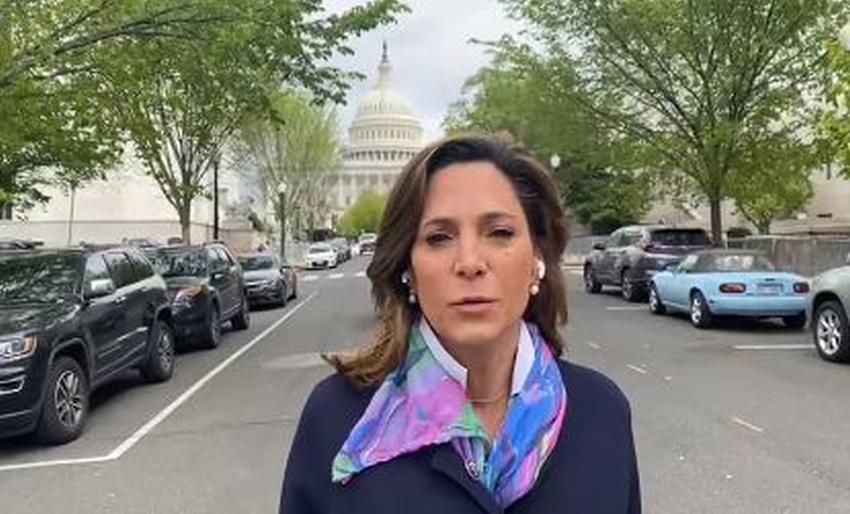 Congresista cubanoamericana María Elvira Salazar agradece a su madre por arriesgar la vida para salir de Cuba
