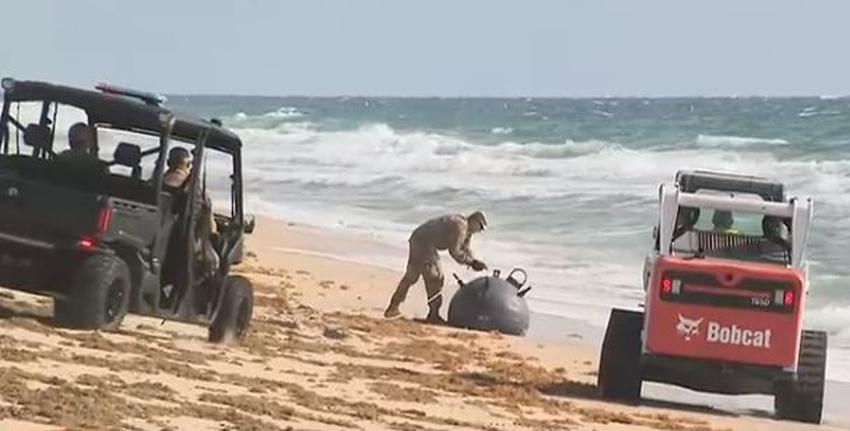 Mina naval se lava en tierra en Lauderdale-by-the-Sea