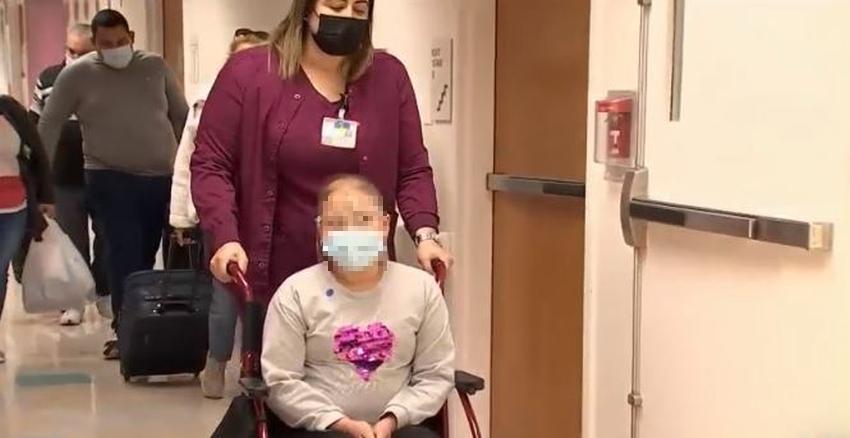 Niña cubana diagnosticada con cáncer llega a Miami donde intentarán salvarle la pierna