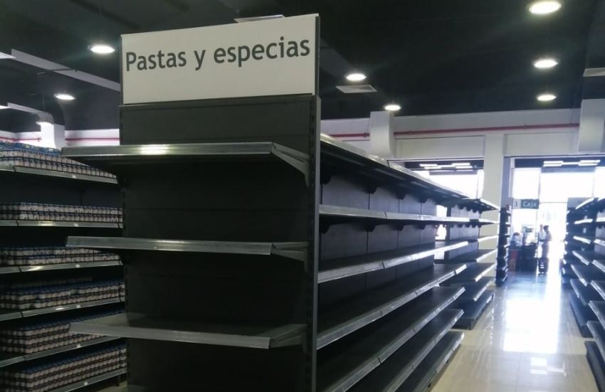 El desabastecimiento es tal que llega a las tiendas en dólares en Santiago de Cuba