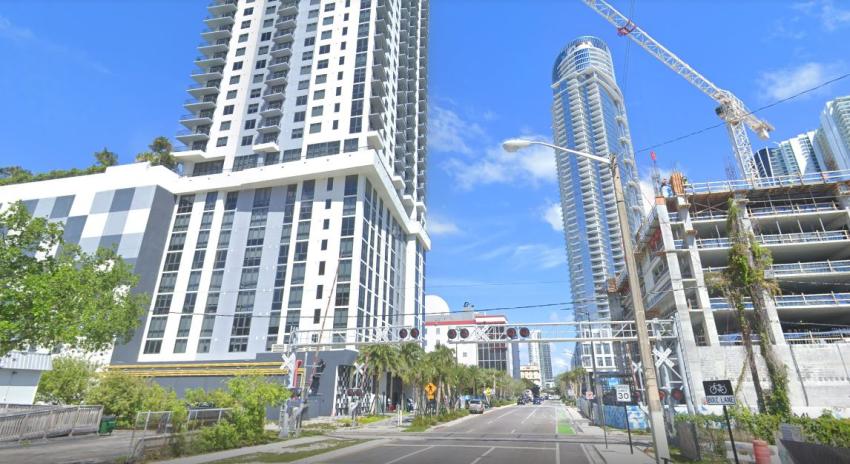 Matan de un disparo a una mujer en edificio de lujo del Downtown de Miami