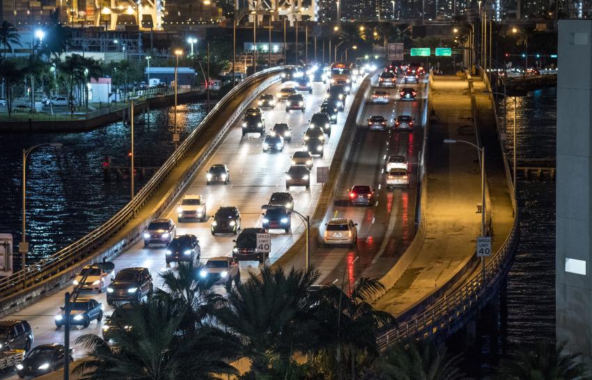 Tiroteo obliga a cerrar el acceso a Miami Beach por MacArthur Causeway