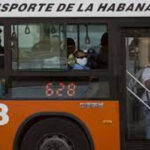 Cuba: Utilizan guagua para trasladar al cementerio un ataúd guaguas la habana