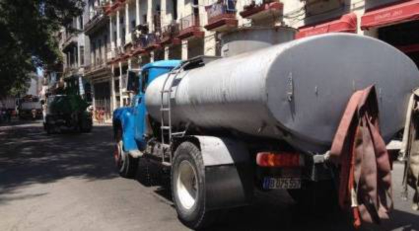 Vecinos de barrios habaneros como El Canal y La Víbora se preparan para más cortes en el servicio de agua potable de cara al verano