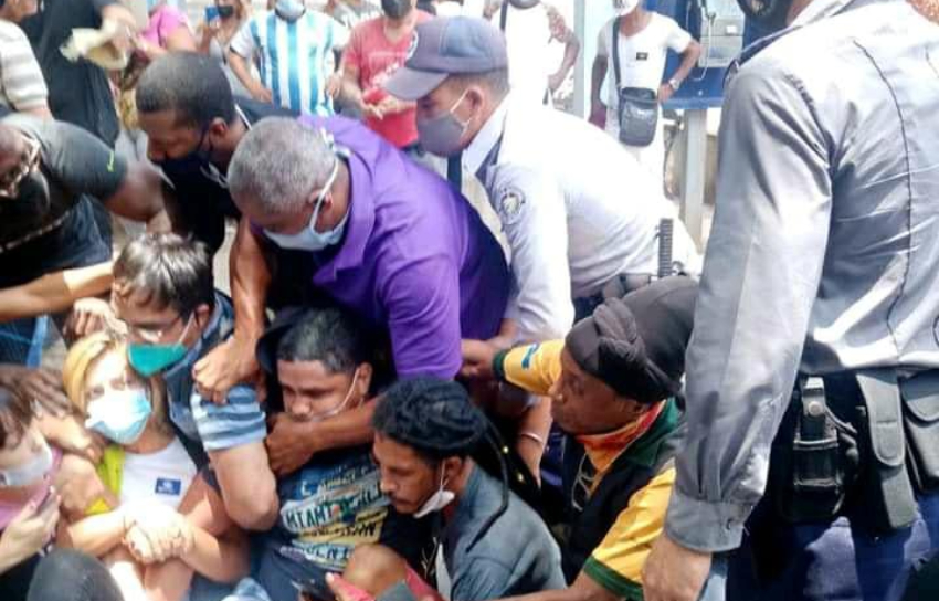 Tribunal de La Habana niega recurso Habeas Corpus a tres de los detenidos en la manifestación de la calle Obispo