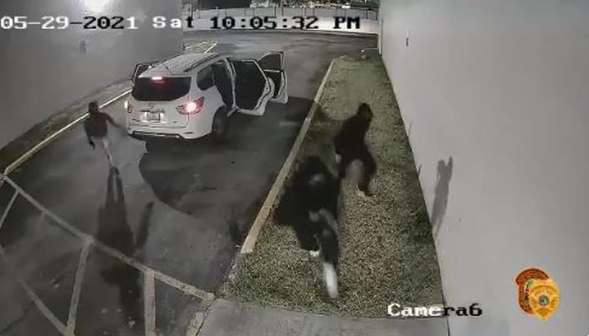 Policía de Miami Dade revela video del vehículo y los hombres que participaron en tiroteo que dejó más de 20 heridos