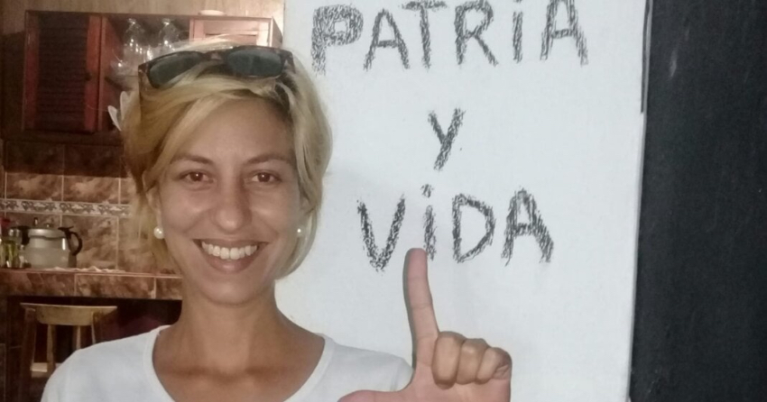 En silla de ruedas tras sufrir una caída en la cárcel, la activista cubana Thais Mailén Franco, madre de tres niños