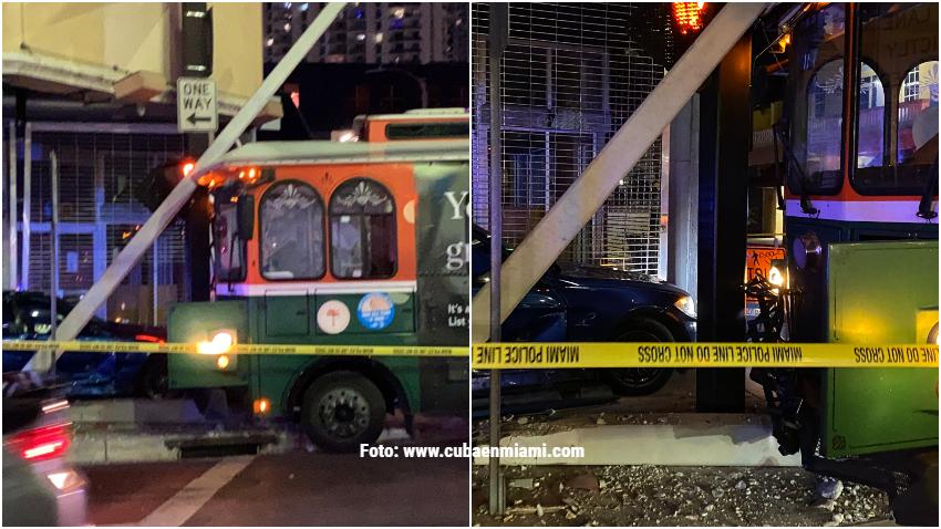 Aparatoso accidente en el Centro de Miami entre un Trolley y un auto