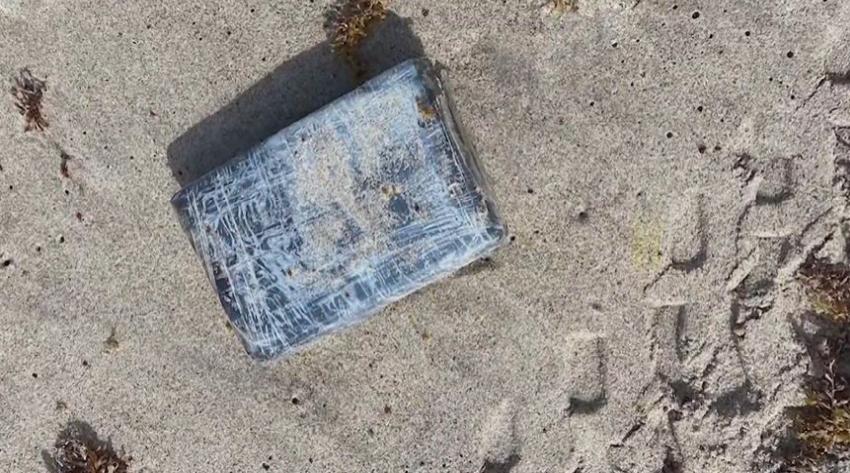 Encuentran $1.2 millones en cocaína en una playa cerca de la base de la Fuerza Espacial en Florida