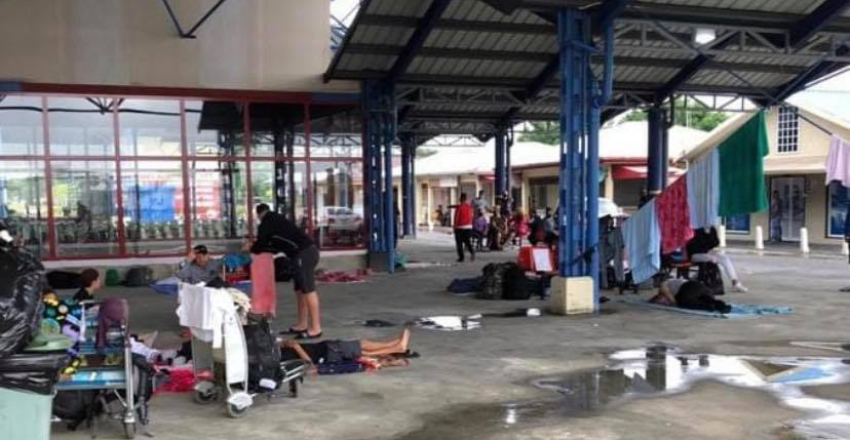 Un centenar de cubanos varados en Surinam por presunta estafa de una aerolínea