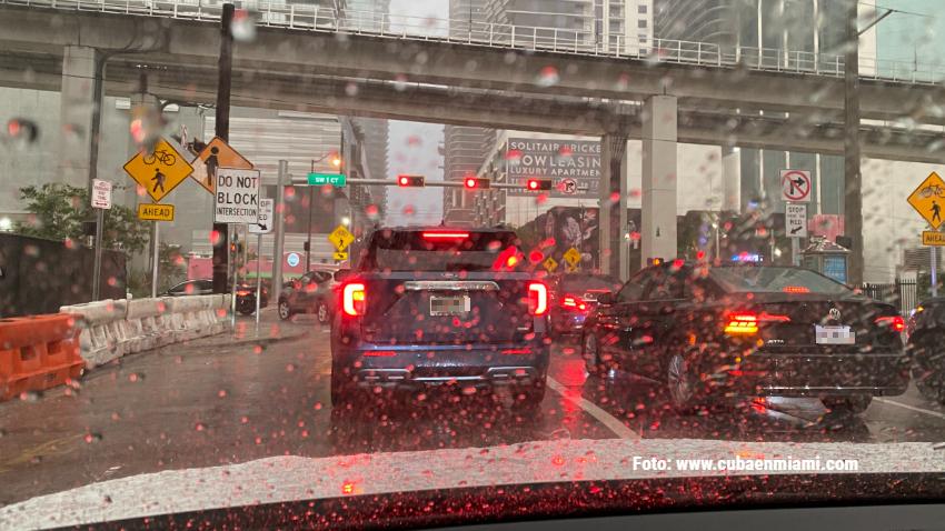 Servicio del Clima en Miami advierte de posibles inundaciones en las calles