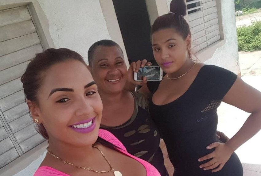 Más de un mes detenidas dos hermanas cubanas de 22 años por manifestarse en Placetas, Villa Clara el 11J