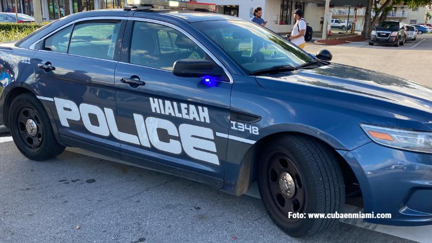 Hombres intentan robar un auto a un anciano en Miami y terminan baleados por un policía de Hialeah