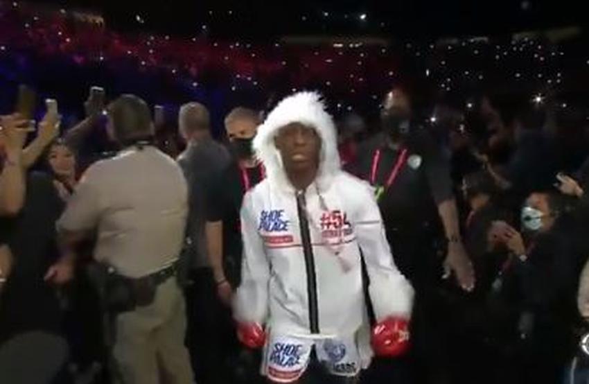 Yordenis Ugás llega al ring a ritmo de Patria y Vida para enfrentar a Pacquiao
