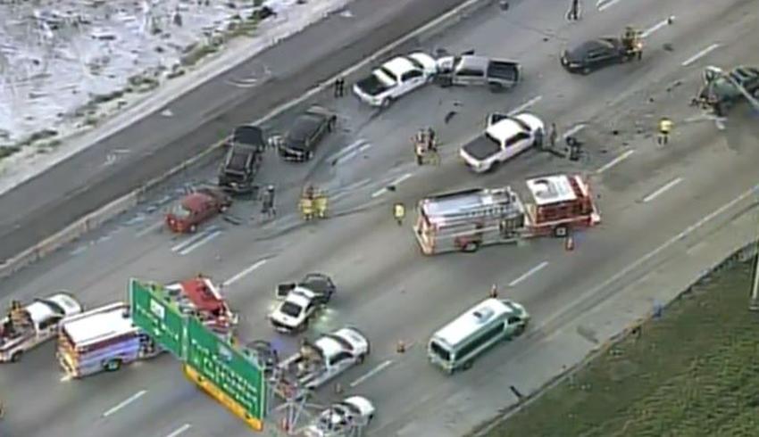 Aparatoso accidente deja 8 autos amontonados en la I-95
