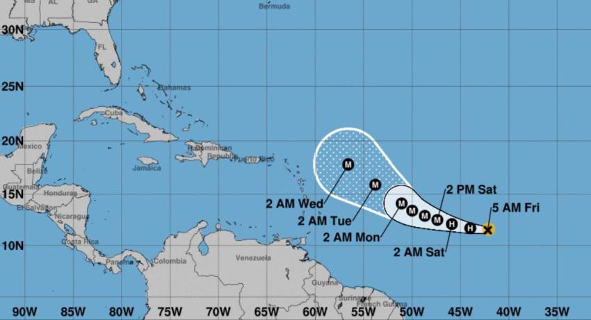 Tormenta Sam se fortalece y se convierte en huracán