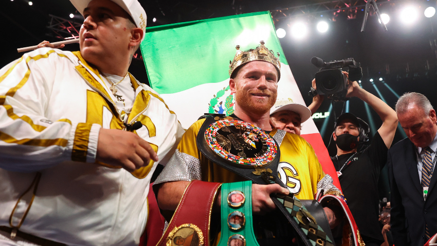 "Canelo" Álvarez primer boxeador mexicano en convertirse en campeón absoluto del peso Supermediano, tras su victoria frente a Robert Plant