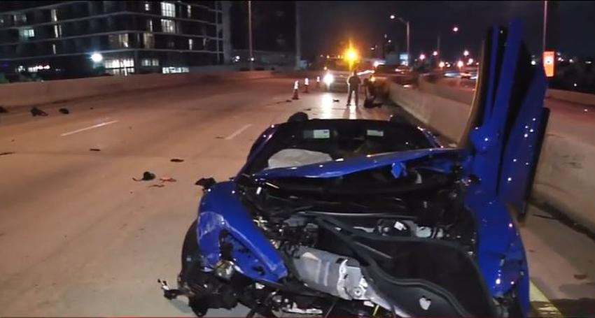Costoso vehículo deportivo McLaren es pérdida total tras accidente camino a Miami Beach