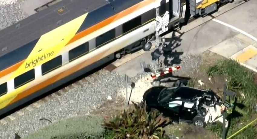 Tren Brightline comienza hoy y sufre accidente con un auto dejando a una abuela y un niño heridos