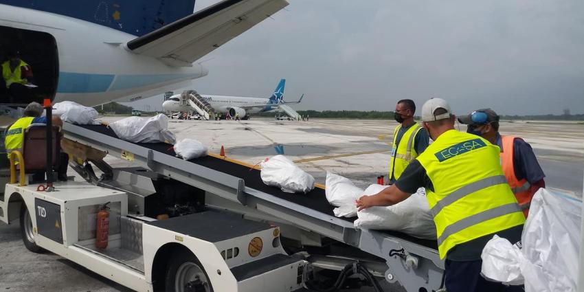 Llega al aeropuerto de Holguín carga humanitaria desde Miami