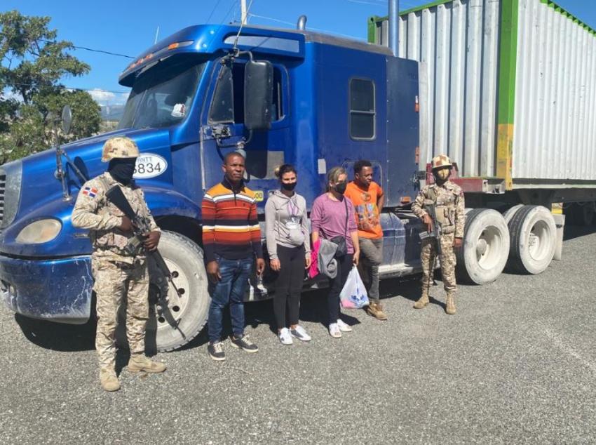 Dos cubanas con dos niños fueron detenidas tratando de entrar de forma ilegal a República Dominicana desde Haití