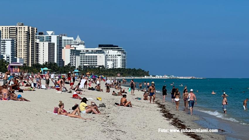 Emiten alerta de no nadar en parte de la playa en Miami Beach