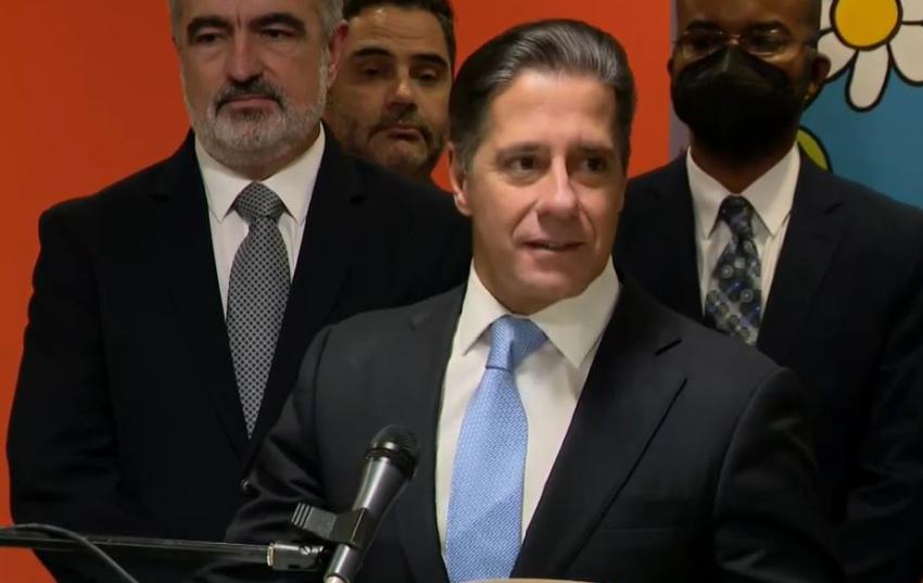 Alberto Carvalho deja su puesto en Miami-Dade y acepta un trabajo en Los Ángeles como superintendente